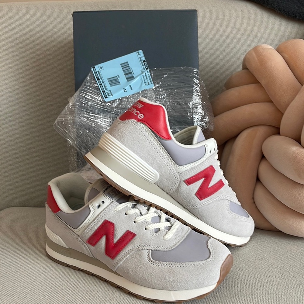 NIBWT - New Balance 574’s sz 8.5 From J. Crew. Never worn. ❤️👟 J. Crew buy